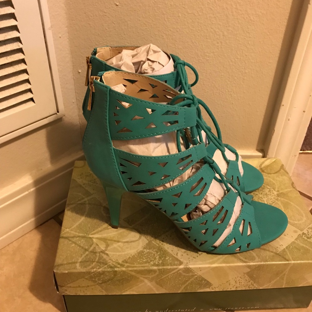 BRAND NEW 🎉 💅🏾 Ladies Heeled Sandals